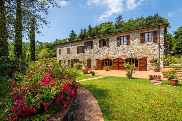 casa indipendente in vendita a Lucca in zona Mutigliano