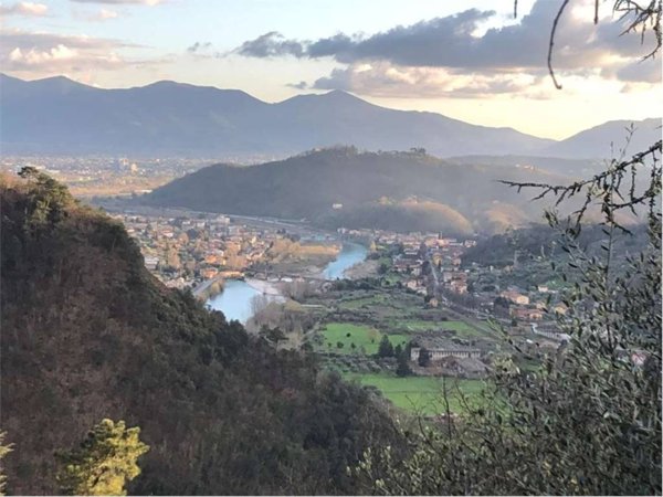 casa indipendente in vendita a Lucca in zona Mastiano