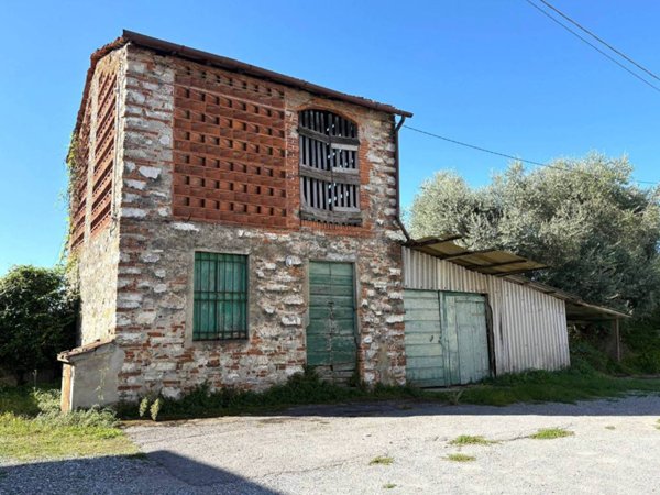 casa indipendente in vendita a Lucca in zona zona San Vito