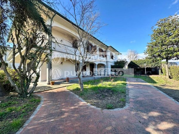 casa indipendente in vendita a Lucca in zona Centro Città