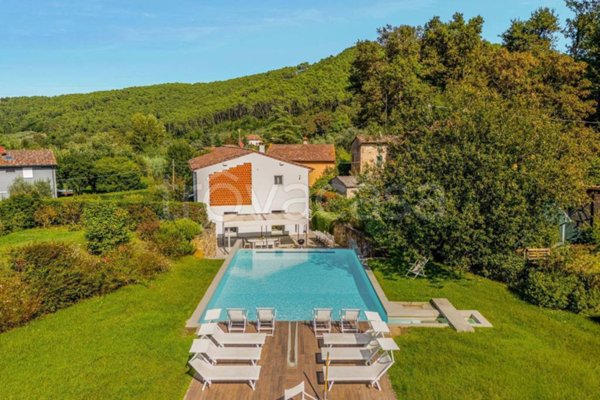 casa indipendente in vendita a Lucca in zona San Lorenzo a Vaccoli