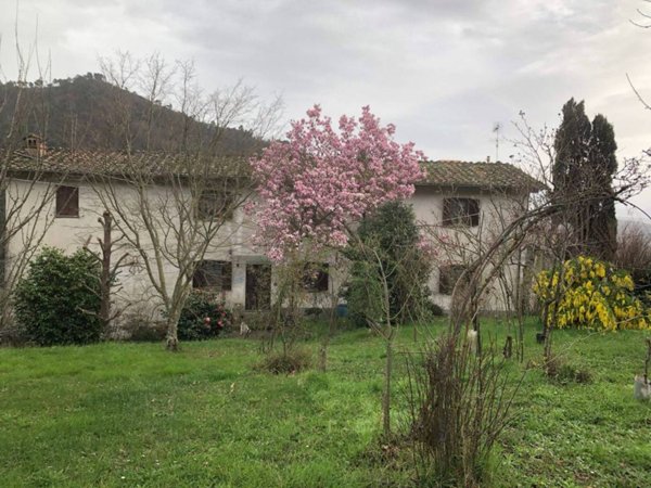 casa indipendente in vendita a Lucca in zona Ponte a Moriano