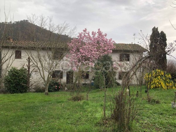 casa indipendente in vendita a Lucca
