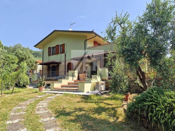 casa indipendente in vendita a Lucca in zona Maggiano