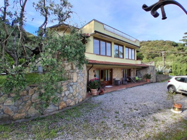 casa indipendente in vendita a Lucca in zona Maggiano