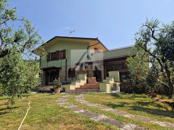casa indipendente in vendita a Lucca in zona Maggiano