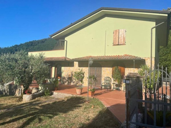 casa indipendente in vendita a Lucca in zona Maggiano