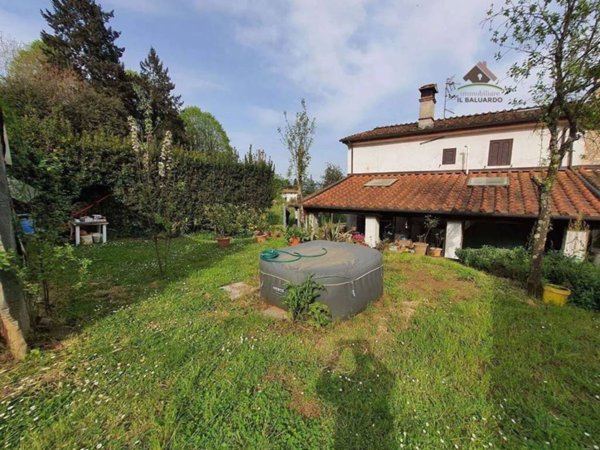 casa indipendente in vendita a Lucca in zona Arliano