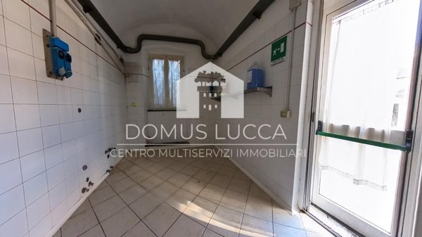 locale commerciale in vendita a Lucca