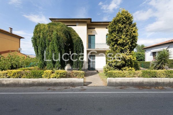 casa indipendente in vendita a Lucca in zona San Pietro a Vico