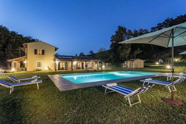 casa indipendente in vendita a Lucca in zona Cerasomma