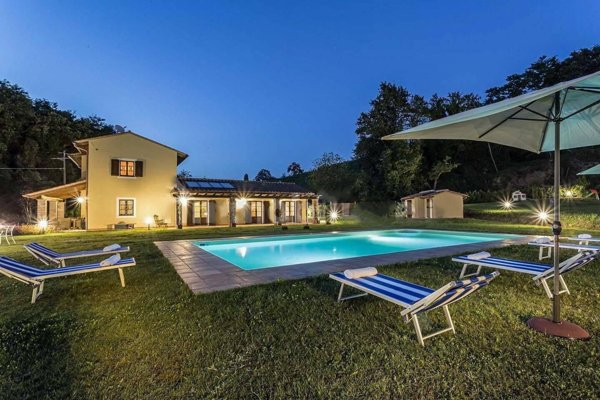 casa indipendente in vendita a Lucca in zona Cerasomma