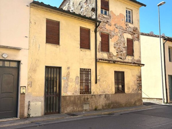 casa indipendente in vendita a Lucca in zona zona San Vito