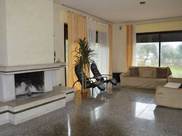 casa indipendente in vendita a Lucca in zona Nozzano