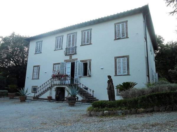 casa indipendente in vendita a Lucca in zona Massa Pisana