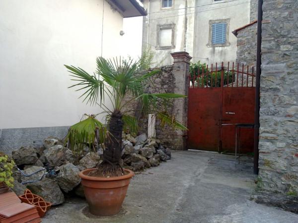 casa indipendente in vendita a Lucca in zona San Macario in Piano