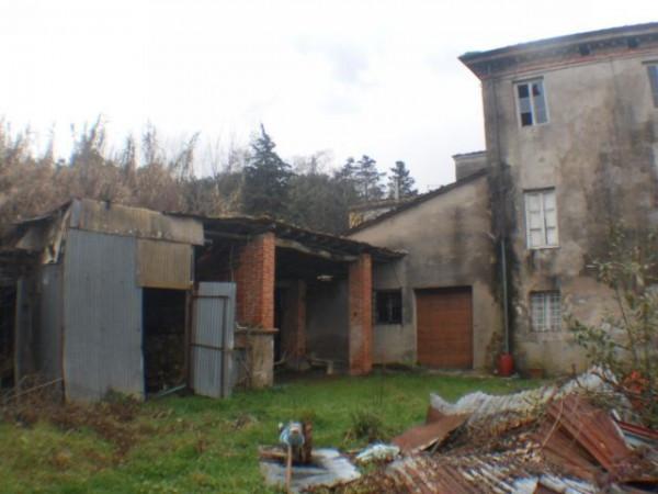 casa indipendente in vendita a Lucca in zona Vallebuia