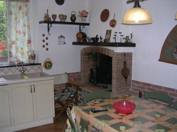casa indipendente in vendita a Lucca in zona Nozzano