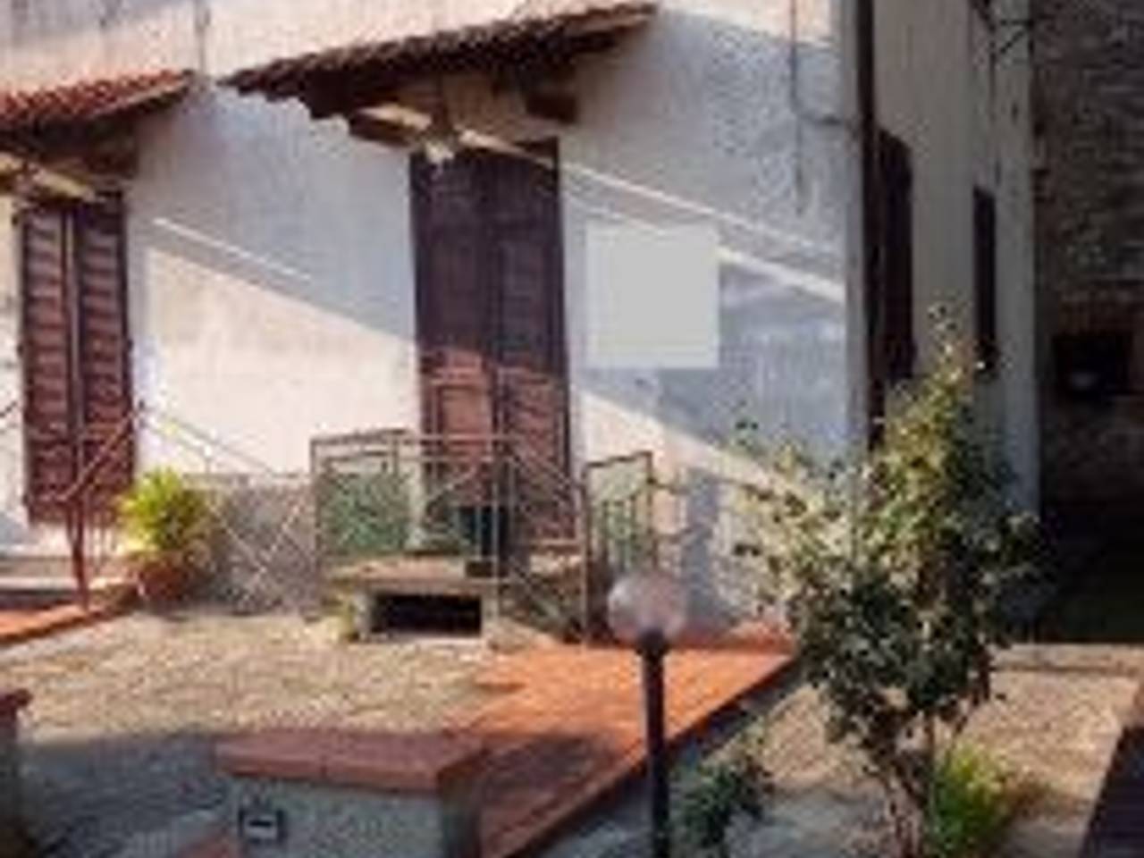 casa indipendente in vendita a Lucca in zona Arliano