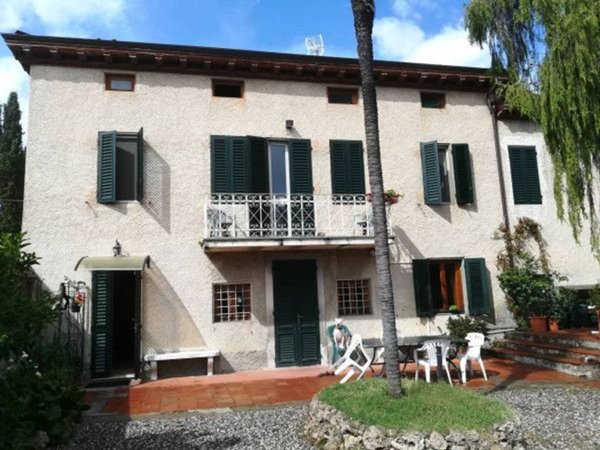 casa indipendente in vendita a Lucca in zona San Quirico di Moriano