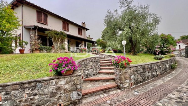 casa indipendente in vendita a Lucca in zona Palmata