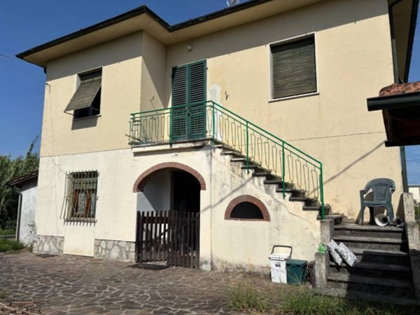 casa indipendente in vendita a Lucca in zona Zona San Concordio
