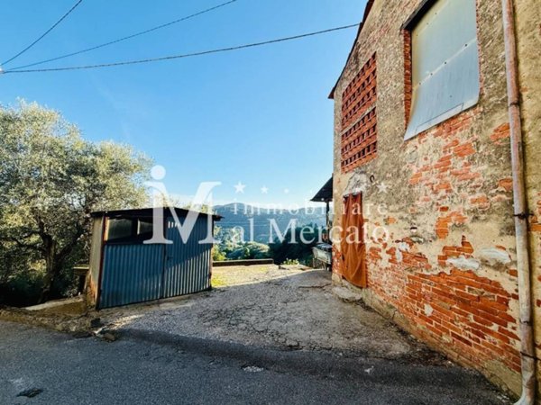 casa indipendente in vendita a Lucca in zona Maggiano
