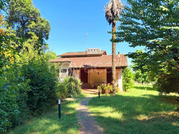 casa indipendente in vendita a Lucca in zona Maggiano