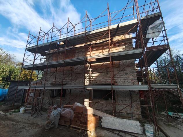 casa indipendente in vendita a Lucca in zona Ponte a Moriano