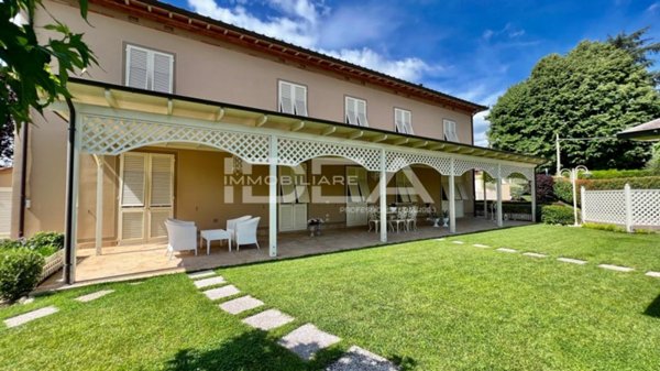 casa indipendente in vendita a Lucca in zona Cappella