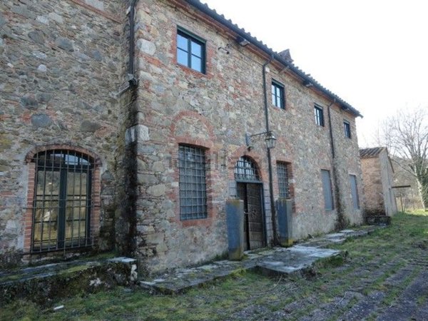 casa indipendente in vendita a Lucca in zona Piazzano