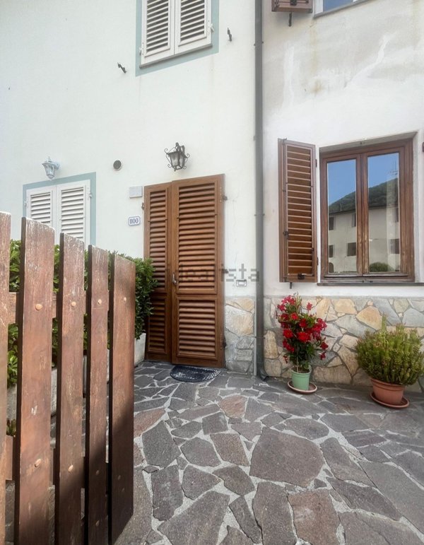 casa indipendente in vendita a Lucca in zona Fagnano