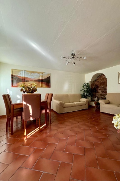 casa indipendente in vendita a Lucca in zona Carignano