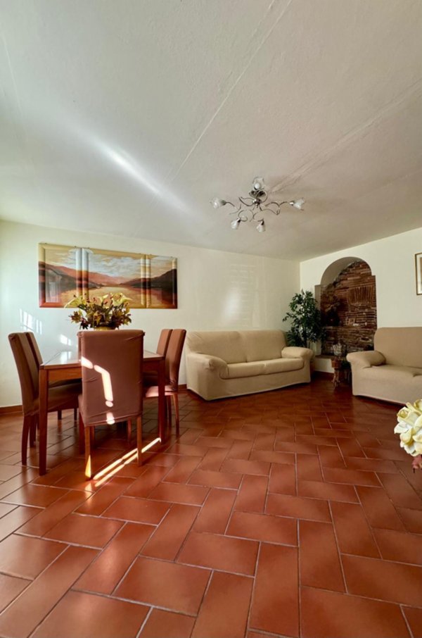 casa indipendente in vendita a Lucca in zona Carignano