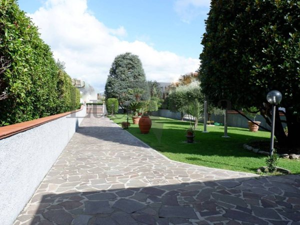 casa indipendente in vendita a Lucca in zona Zona San Concordio