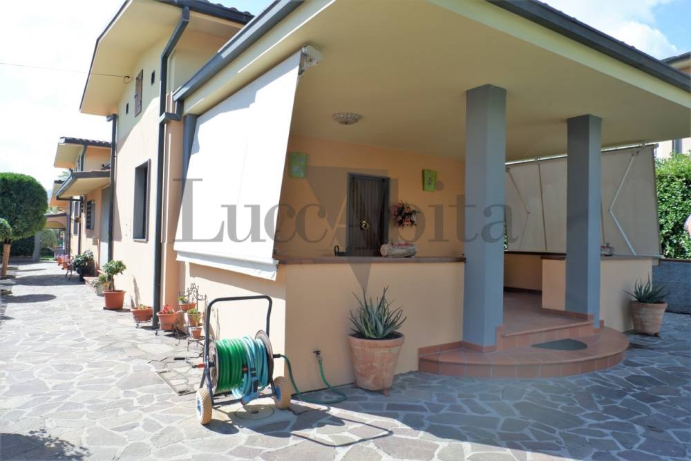 casa indipendente in vendita a Lucca in zona Zona San Concordio