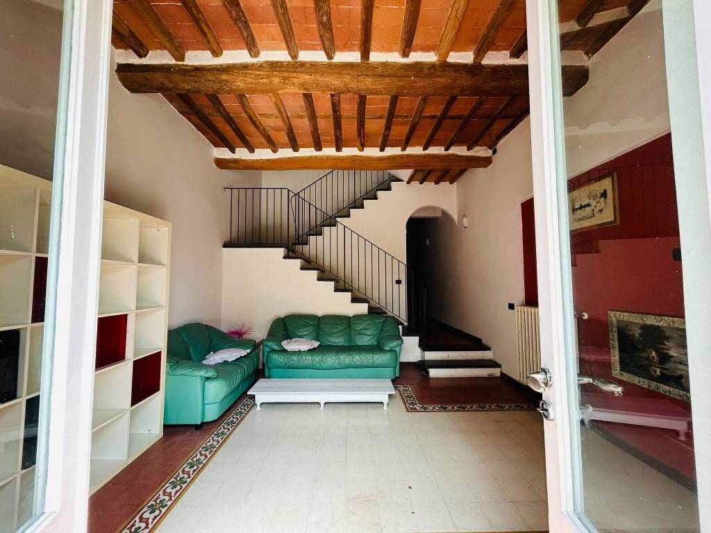 casa indipendente in vendita a Lucca in zona zona Arancio