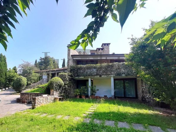 casa indipendente in vendita a Lucca in zona Monte San Quirico