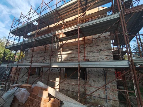 casa indipendente in vendita a Lucca in zona Ponte a Moriano