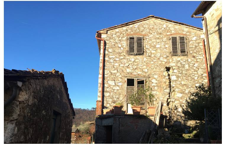 casa indipendente in vendita a Lucca in zona Piazza di Brancoli