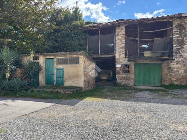 casa indipendente in vendita a Lucca in zona Zona San Concordio