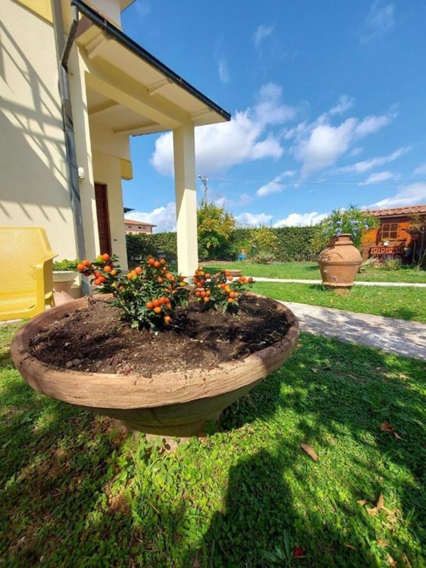 casa indipendente in vendita a Lucca in zona Centro Città