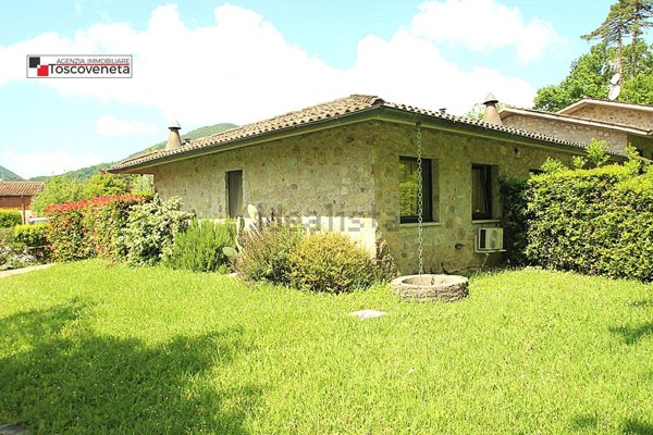 casa indipendente in vendita a Lucca in zona Chiatri