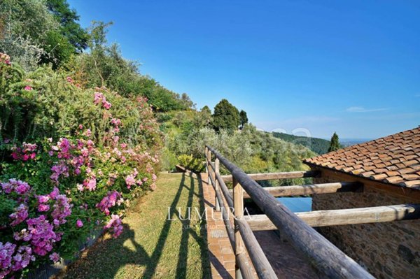 casa indipendente in vendita a Lucca in zona Ponte a Moriano