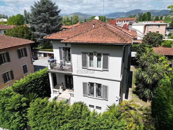 casa indipendente in vendita a Lucca in zona Centro Città