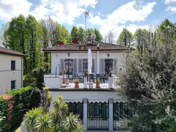 casa indipendente in vendita a Lucca in zona Centro Città