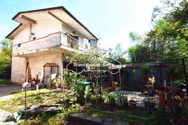 casa indipendente in vendita a Lucca in zona Zona San Concordio