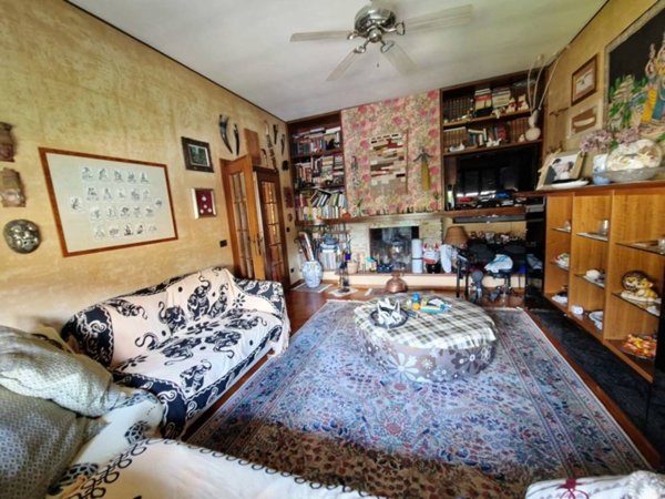 casa indipendente in vendita a Lucca in zona Centro Città