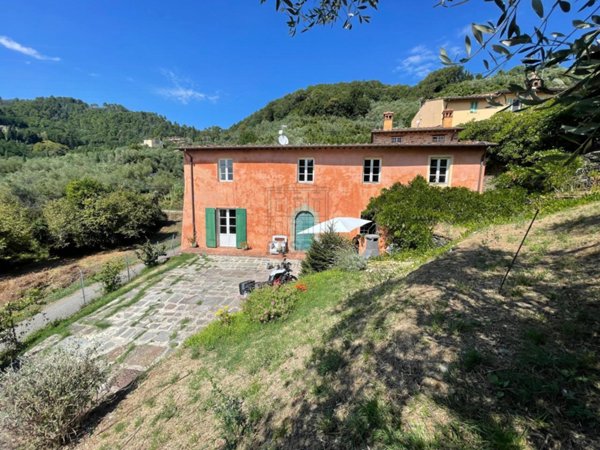 casa indipendente in vendita a Lucca in zona Torre