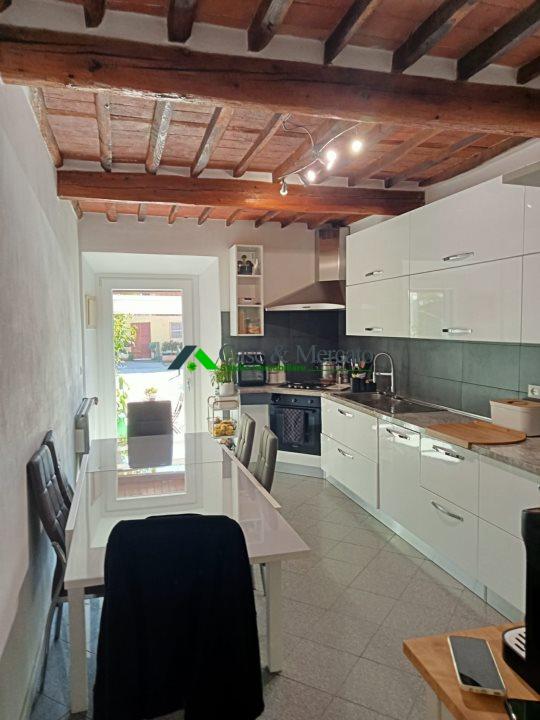 casa indipendente in vendita a Lucca in zona San Pietro a Vico